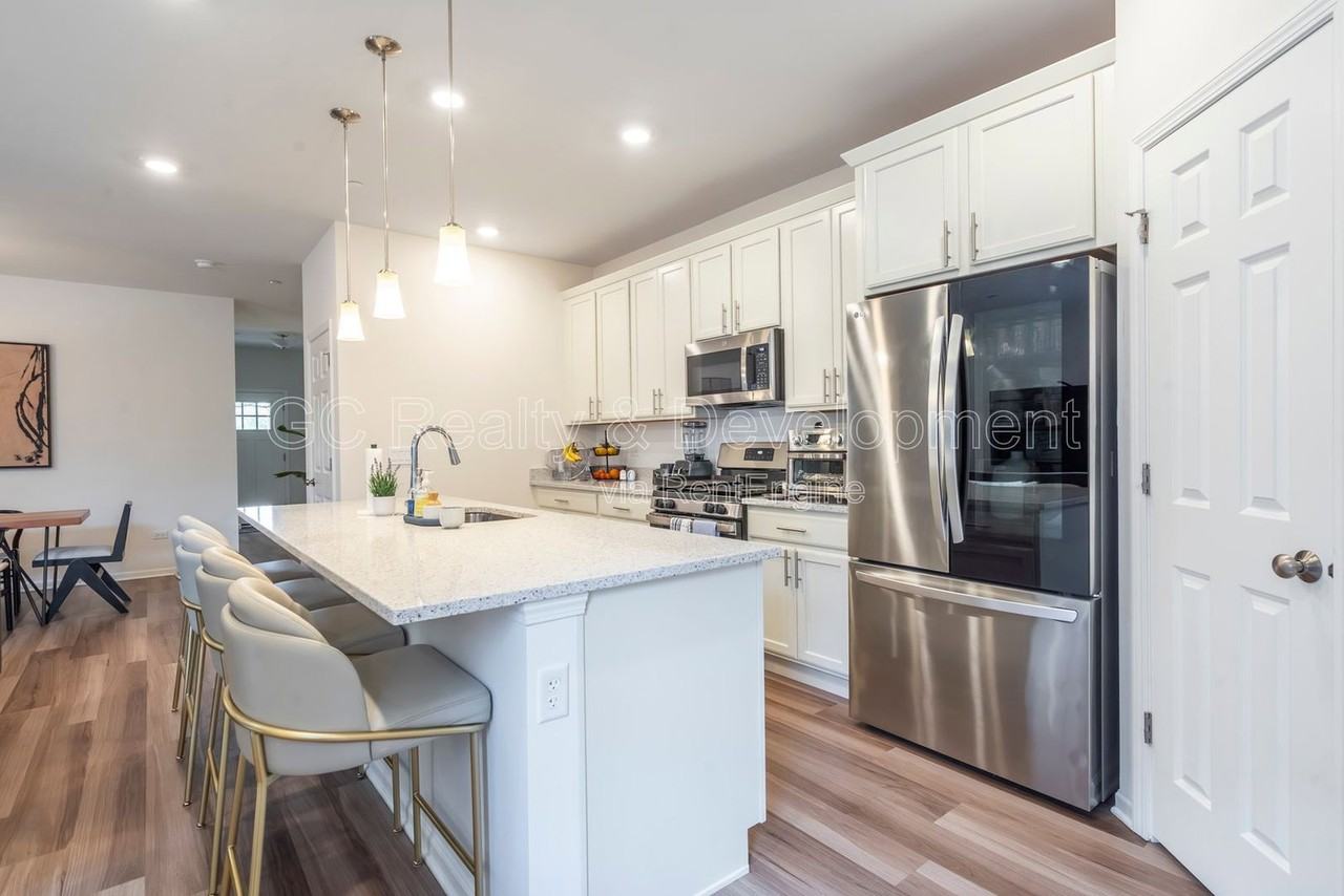 375 Didier Ct - Photo 5 of 20