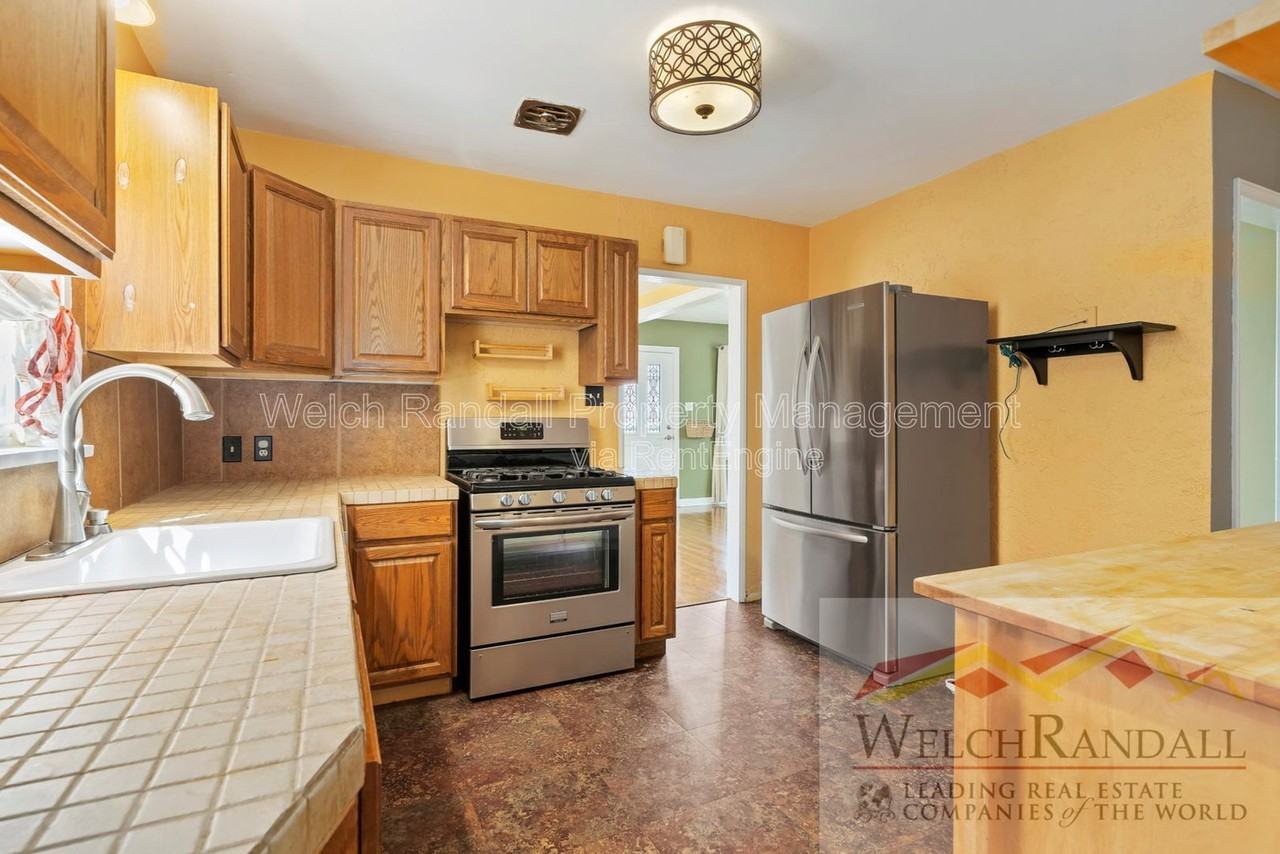 2904 Van Buren Ave - Photo 5 of 15