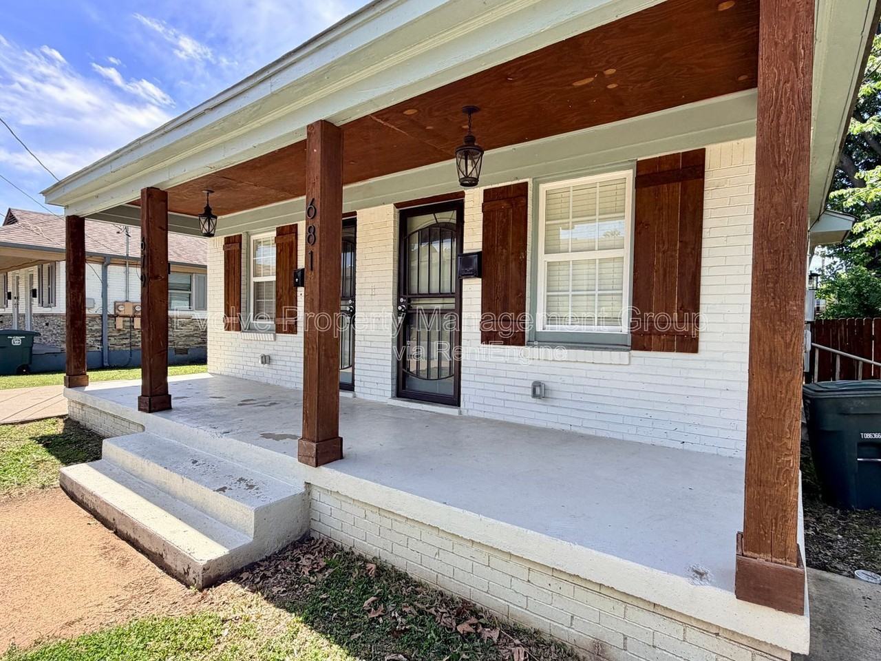 681 Harrell St - Photo 4 of 14