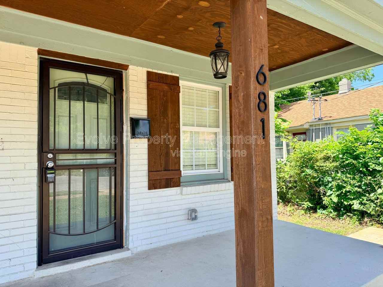 681 Harrell St - Photo 5 of 14