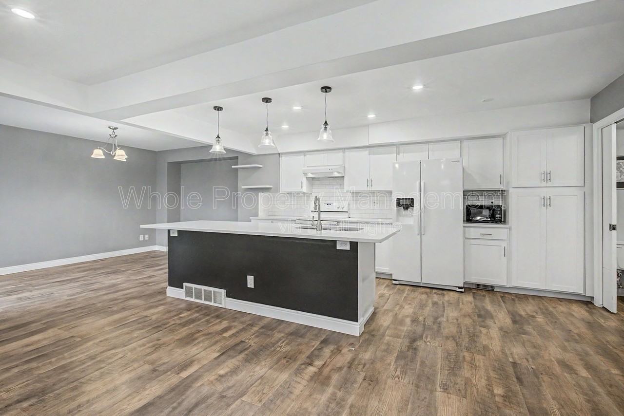 11789 Pennsylvania St - Photo 5 of 30