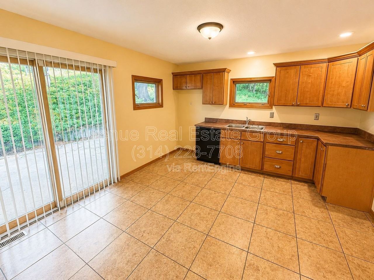 1 Wynstay Ave - Photo 2 of 8