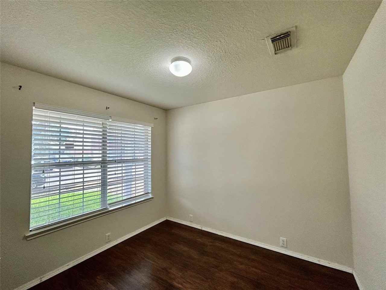 10623 Sugar Trace Dr - Photo 5 of 38