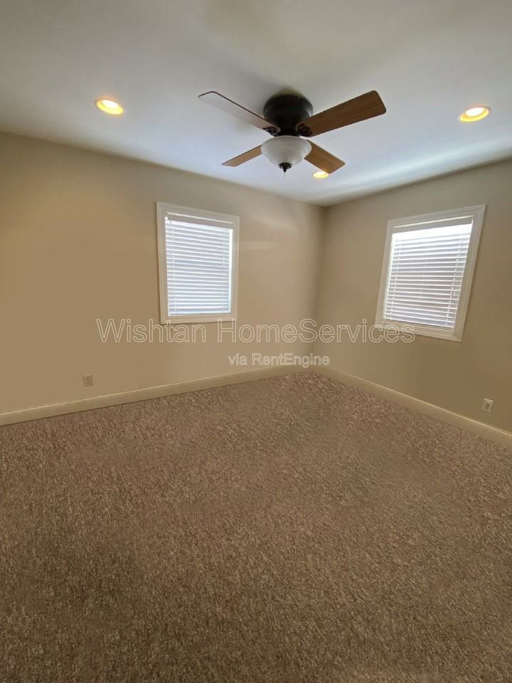 518 W Murray St #A - Photo 3 of 8