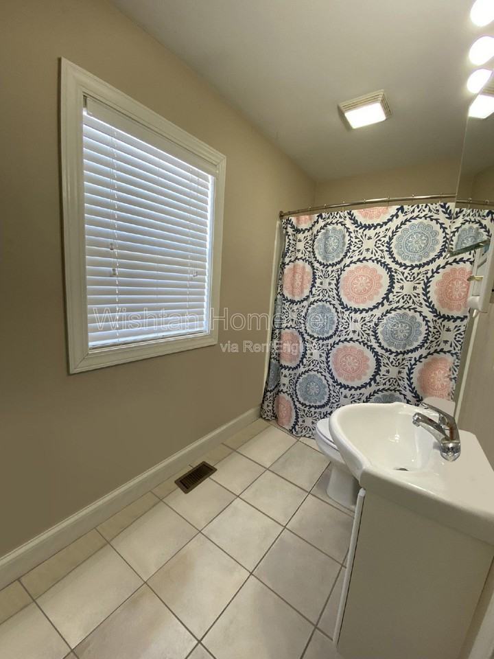 518 W Murray St #A - Photo 6 of 8