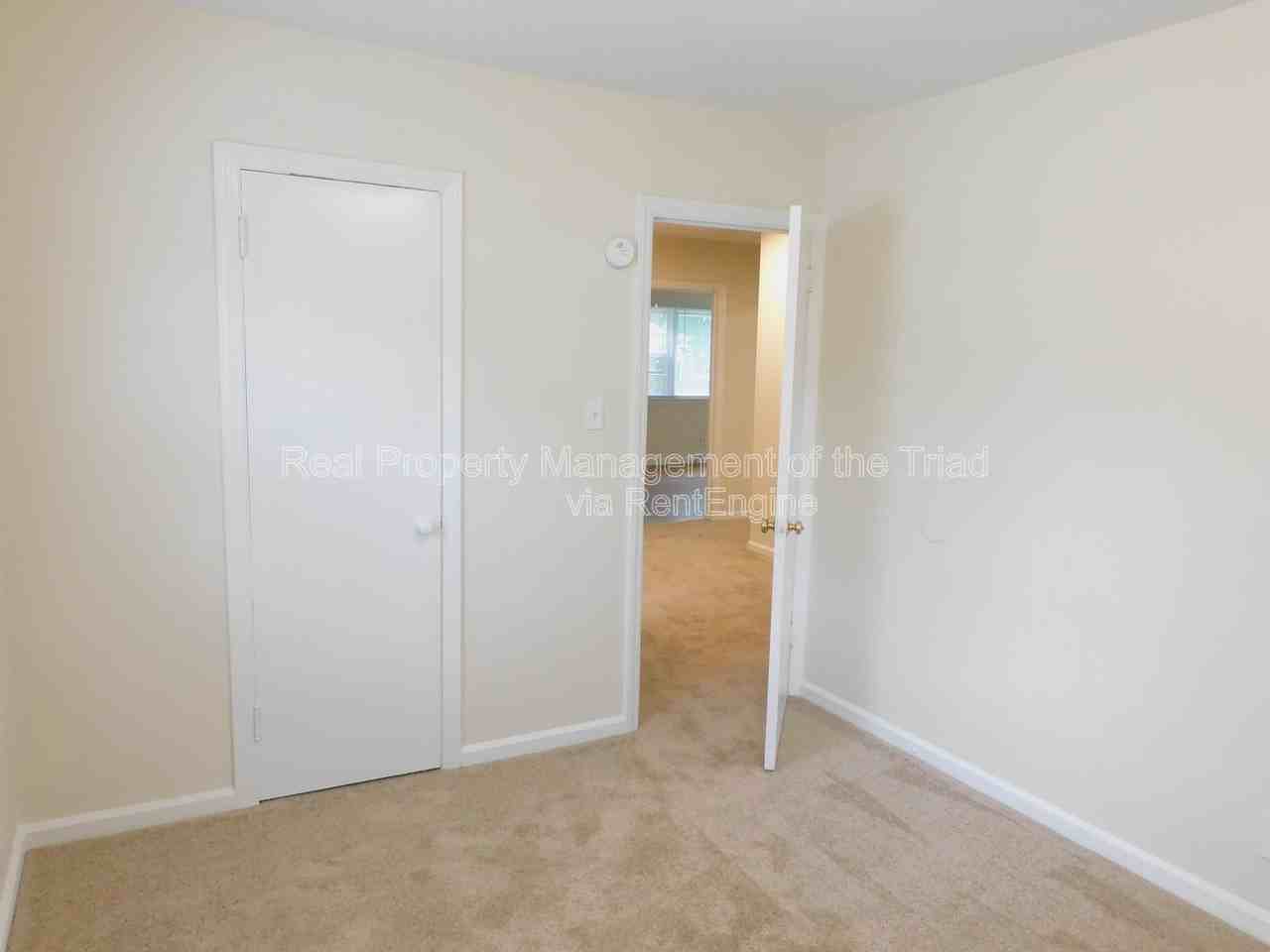 3407 Derby Pl - Photo 4 of 24
