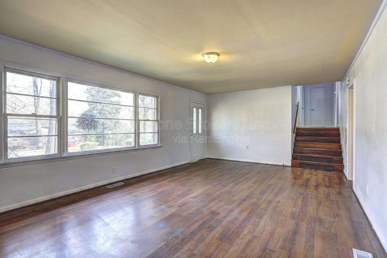 4455 Fairfax Dr - Photo 3 of 10
