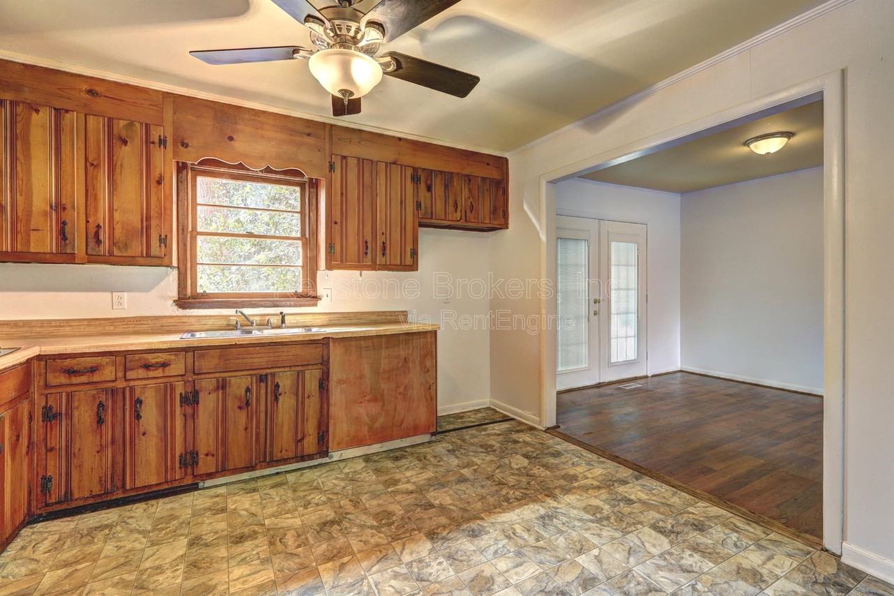4455 Fairfax Dr - Photo 4 of 10