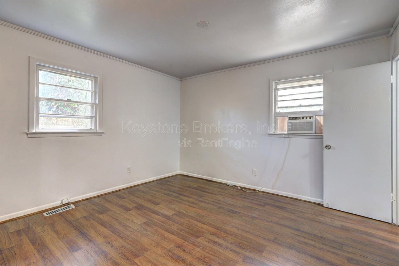 4455 Fairfax Dr - Photo 6 of 10