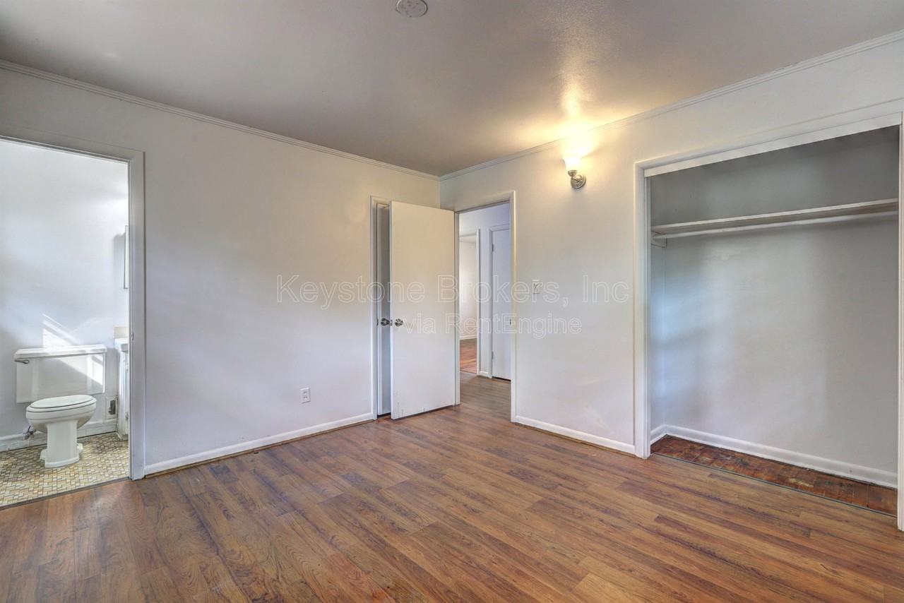 4455 Fairfax Dr - Photo 7 of 10