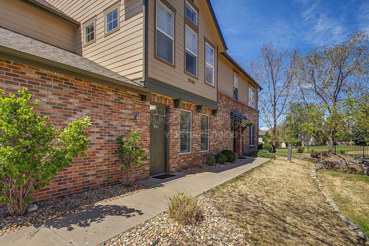 2260 S Vaughn Way #201