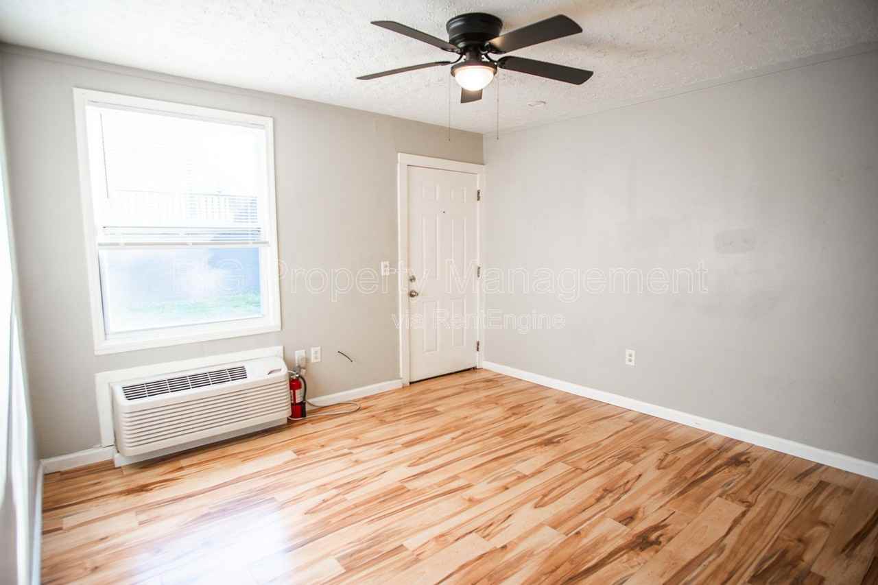 1418 Chicago Ave - Photo 4 of 14