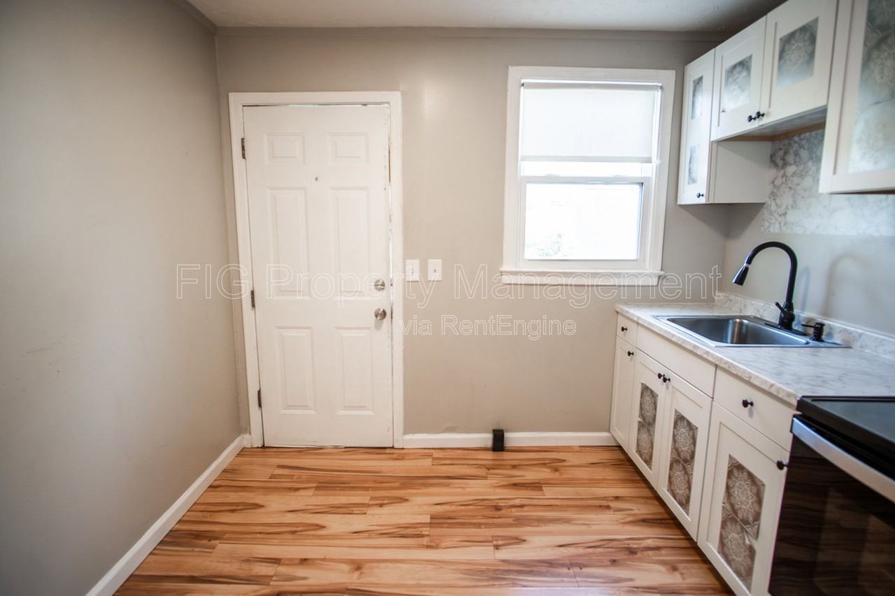 1418 Chicago Ave - Photo 5 of 14