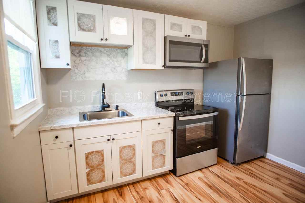 1418 Chicago Ave - Photo 6 of 14