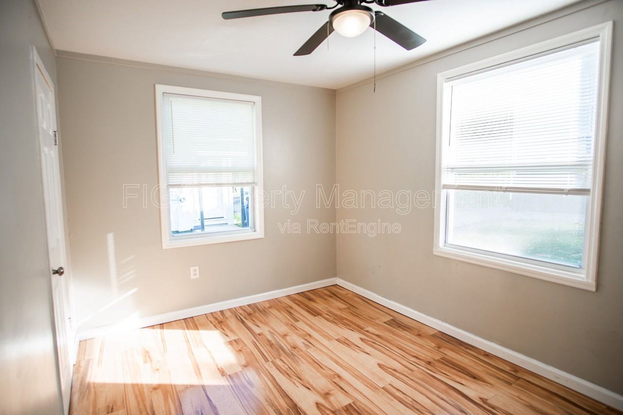 1418 Chicago Ave - Photo 7 of 14