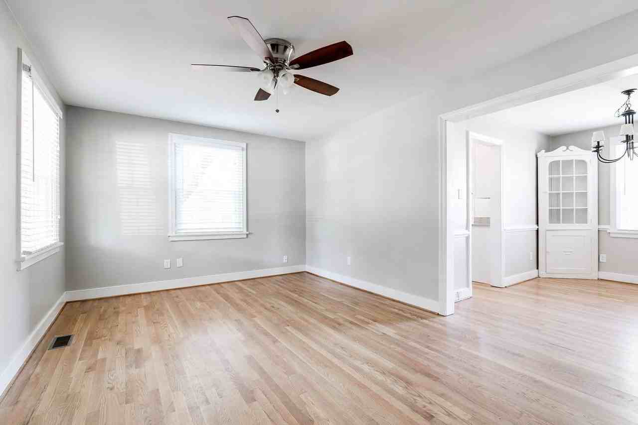 6212 Monument Ave - Photo 3 of 27