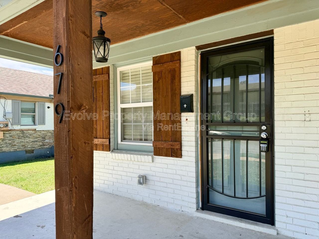 679 Harrell St - Photo 3 of 11