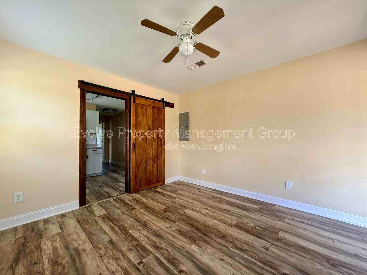 679 Harrell St - Photo 5 of 11