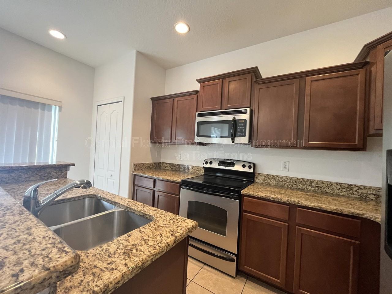 10935 Savannah Landing Cir - Photo 4 of 21