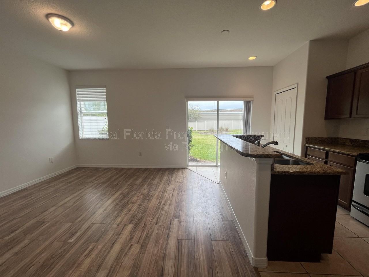 10935 Savannah Landing Cir - Photo 5 of 21