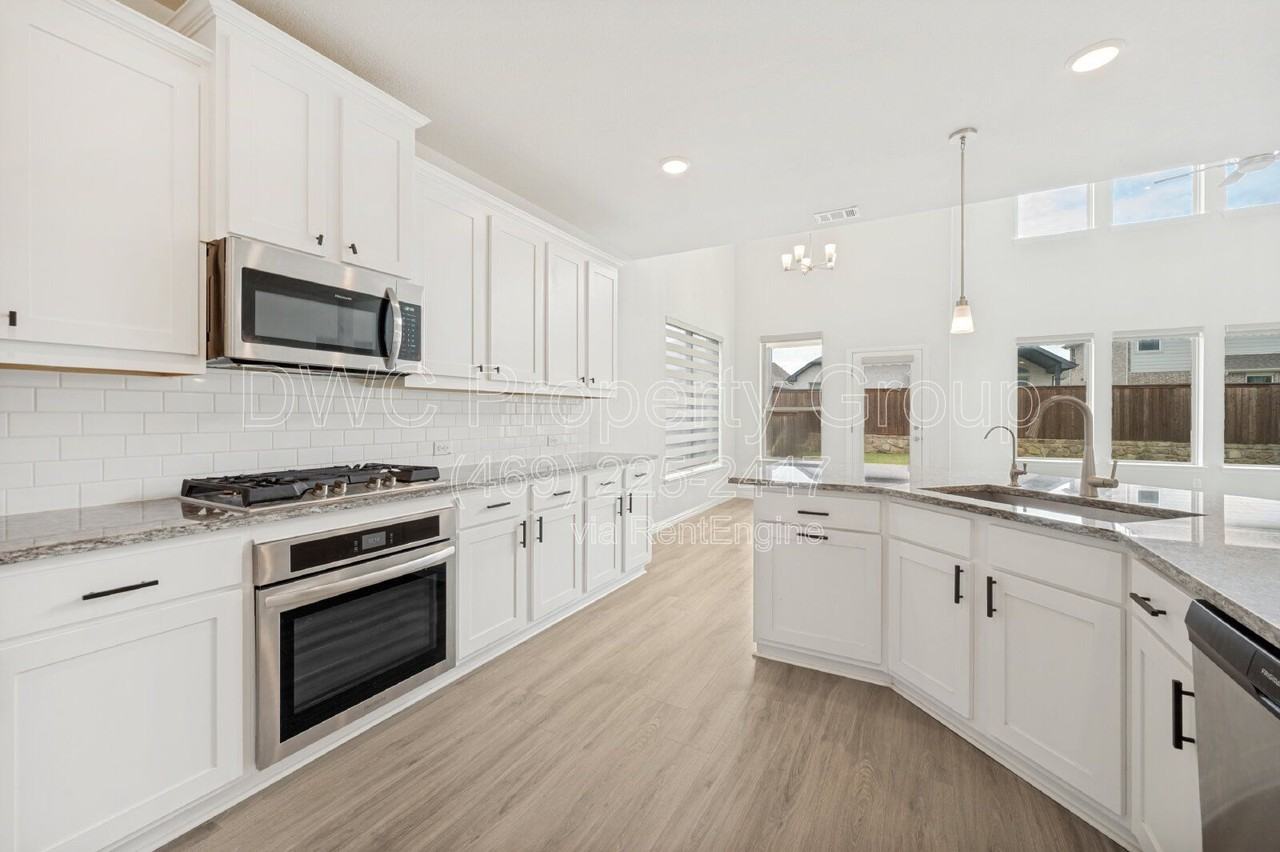 16712 Hidden Cove Dr - Photo 3 of 12