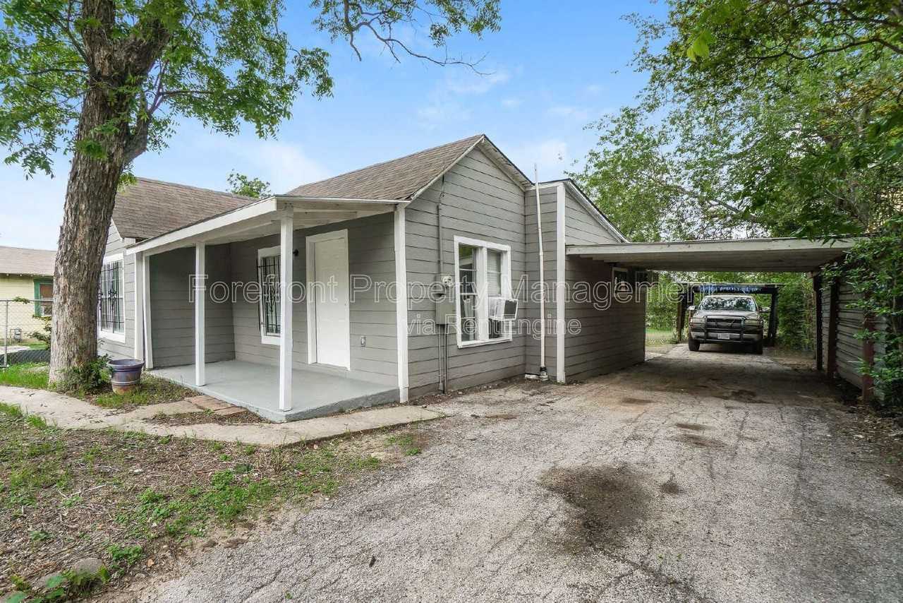 614 N Sabinas St - Photo 3 of 20