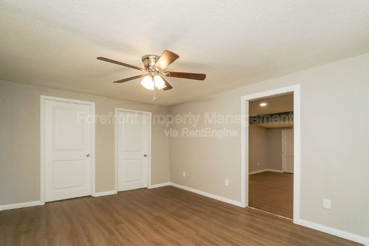 614 N Sabinas St - Photo 5 of 20
