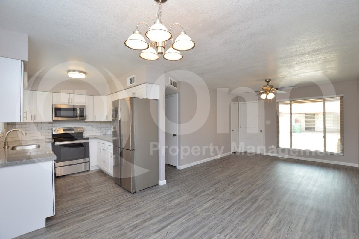 785 N Arrowhead Dr #2 - Photo 4 of 15