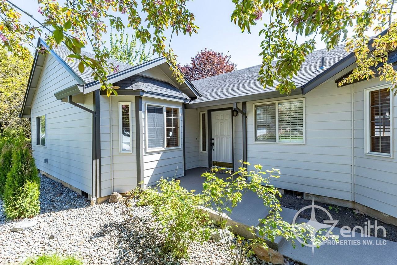 1917 Se 158th Ave - Photo 2 of 45