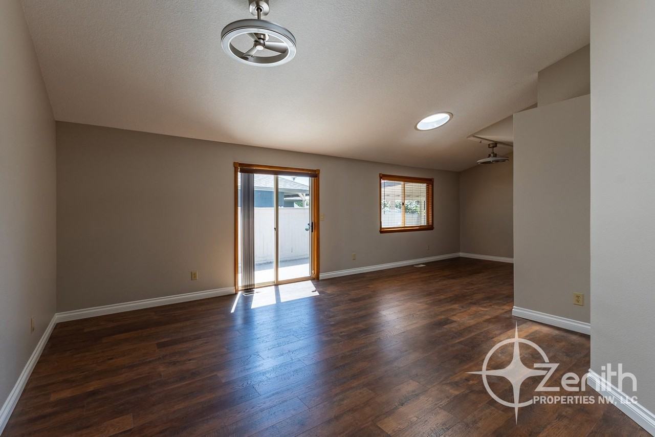 1917 Se 158th Ave - Photo 4 of 45