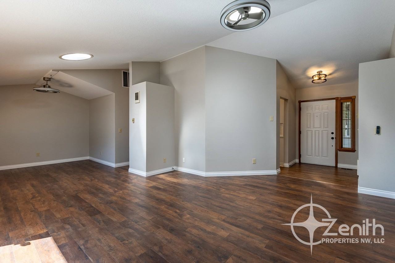 1917 Se 158th Ave - Photo 6 of 45