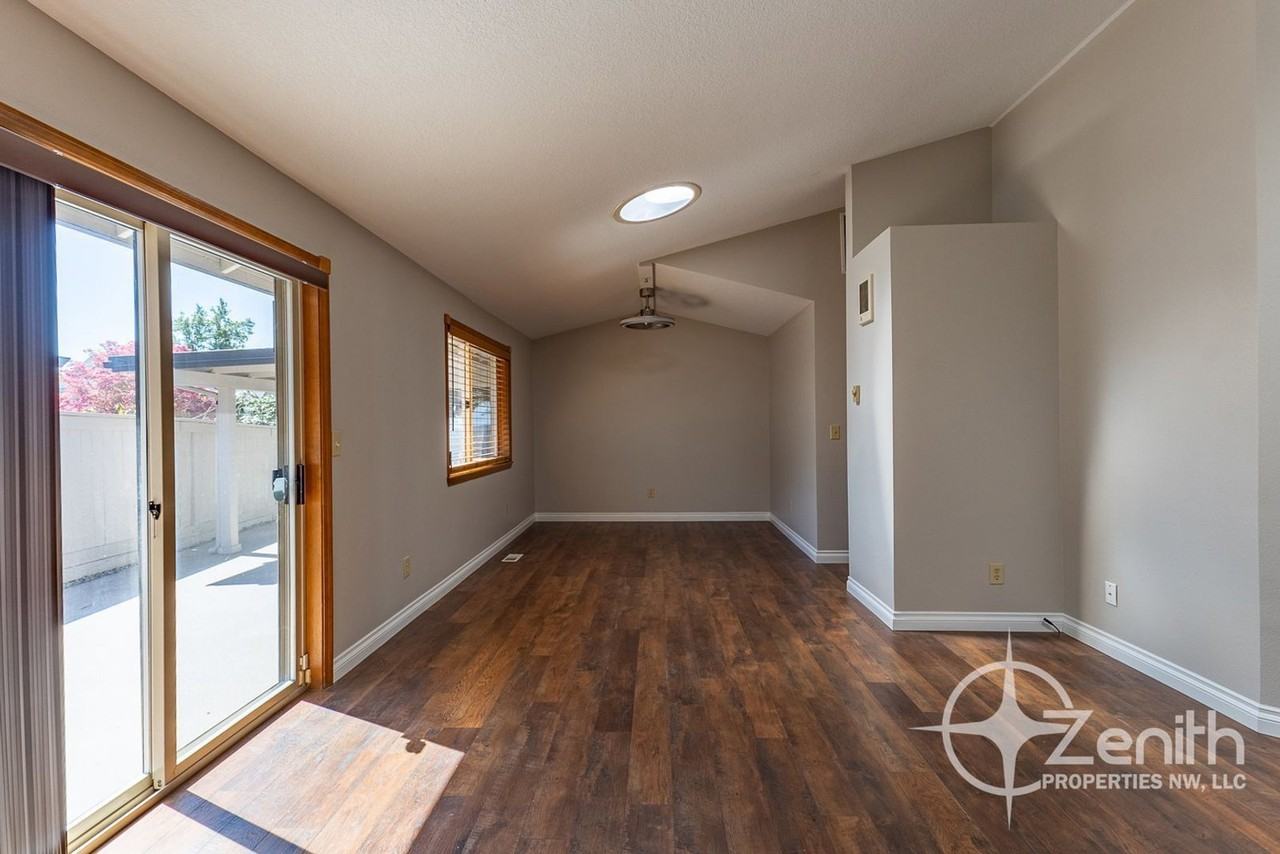 1917 Se 158th Ave - Photo 7 of 45