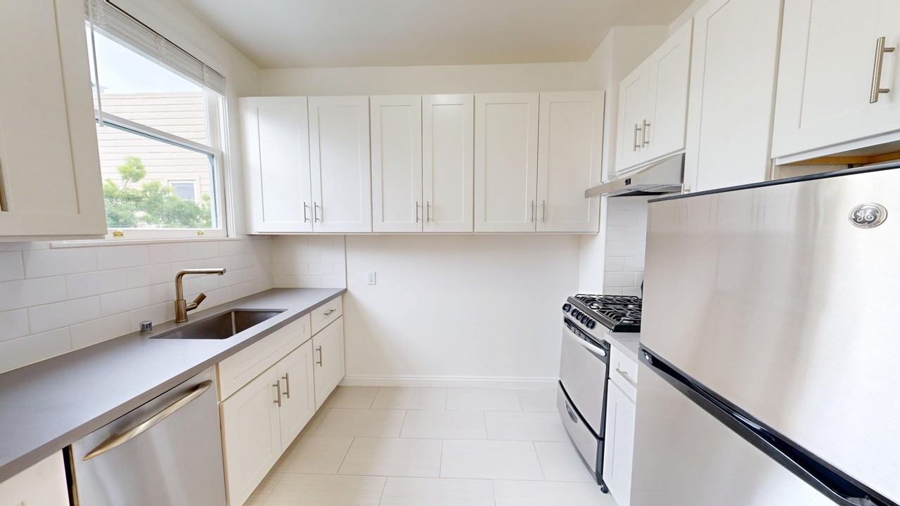 915 Pierce Street - Photo 3 of 9