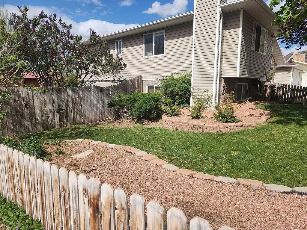 514 Pinecone Dr - Photo 2 of 13