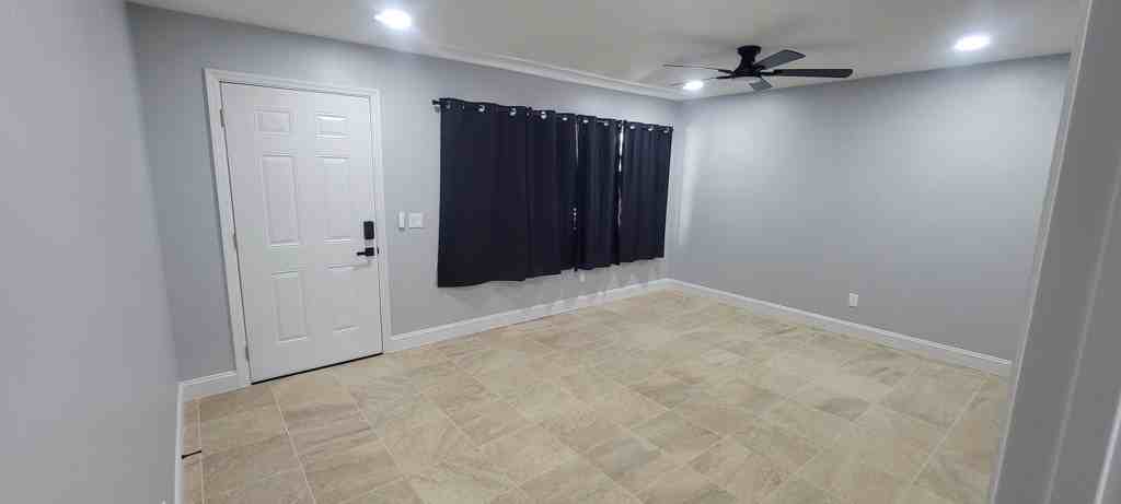 1827 24th St - Photo 3 of 15