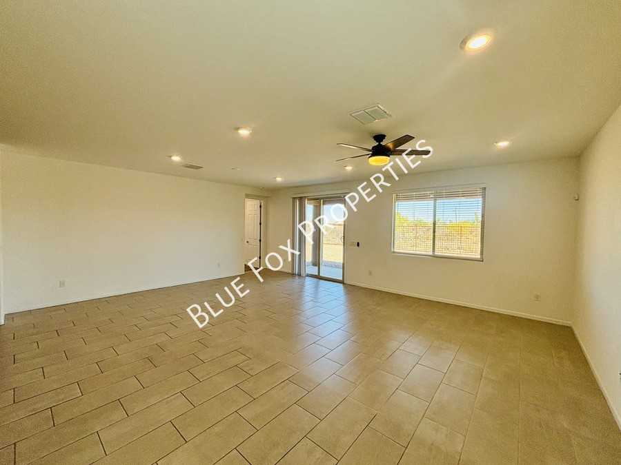 3080 W Chalfont Dr - Photo 4 of 23
