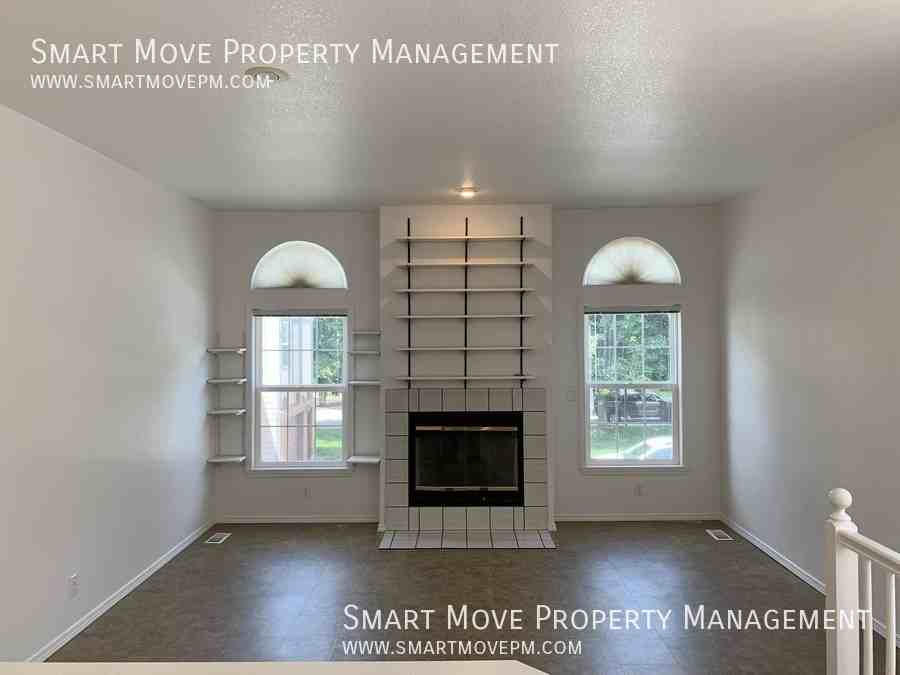 222 S Straughan Ave - Photo 5 of 31