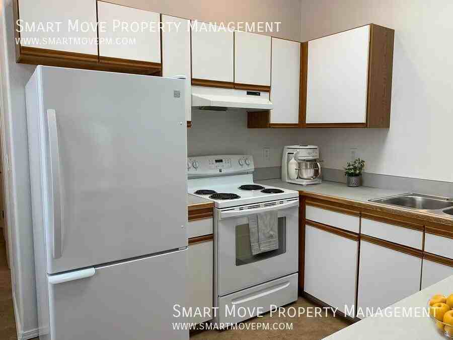 222 S Straughan Ave - Photo 6 of 31