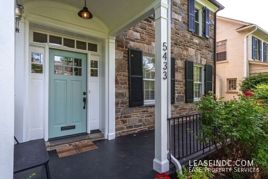 5433 31st St Nw - Photo 2 of 29