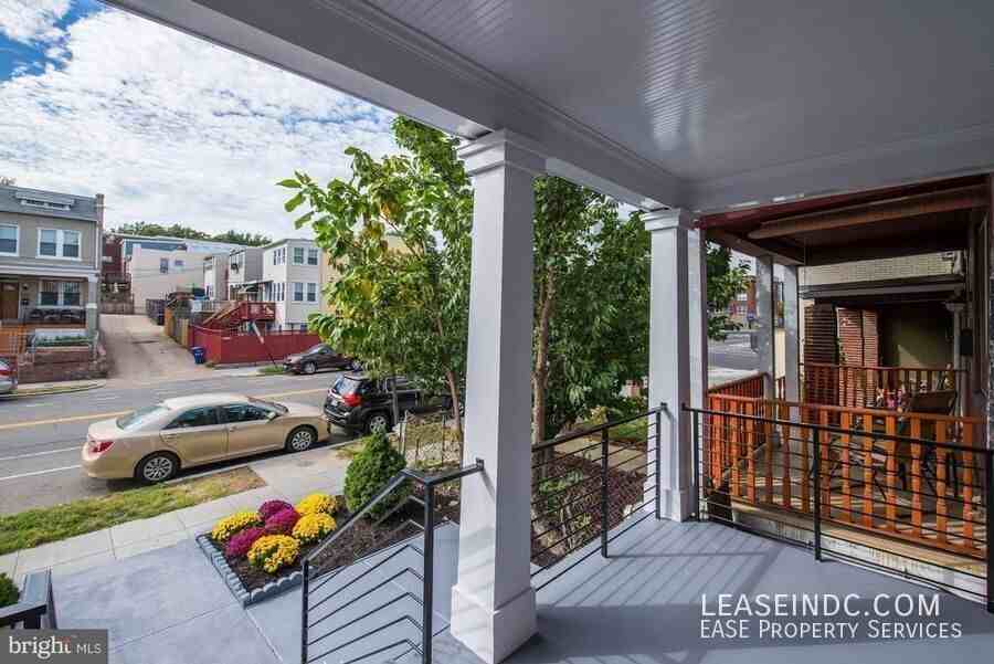 2129 4th St Ne - Photo 2 of 30