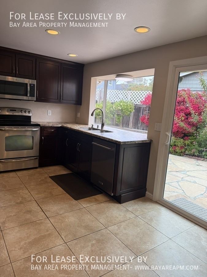 22 Barcelona Cir - Photo 7 of 20