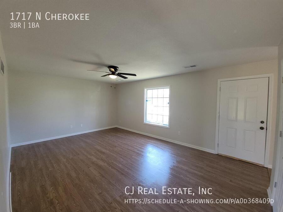 1717 N Cherokee St - Photo 2 of 10