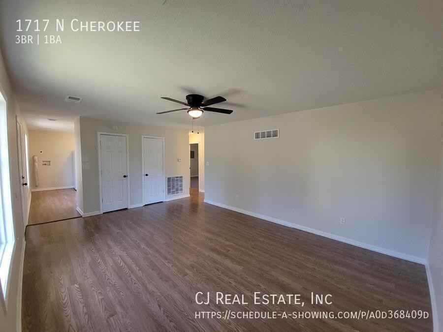 1717 N Cherokee St - Photo 3 of 10