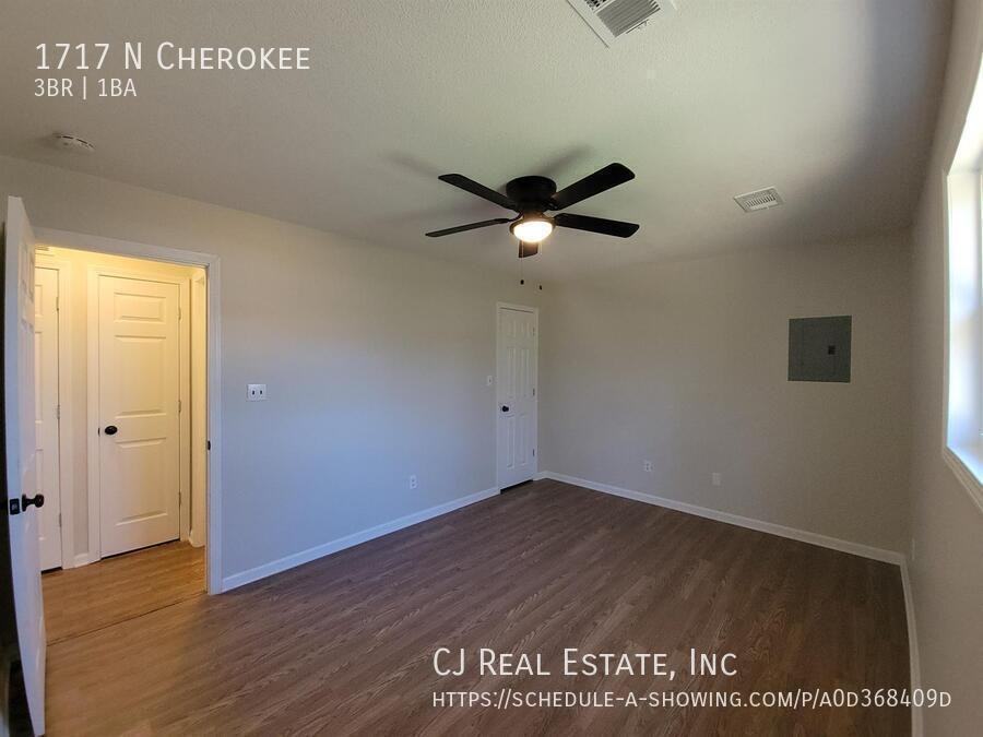 1717 N Cherokee St - Photo 4 of 10