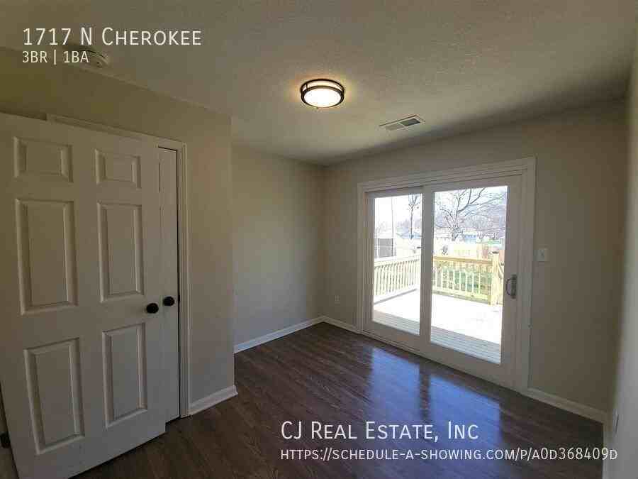 1717 N Cherokee St - Photo 5 of 10
