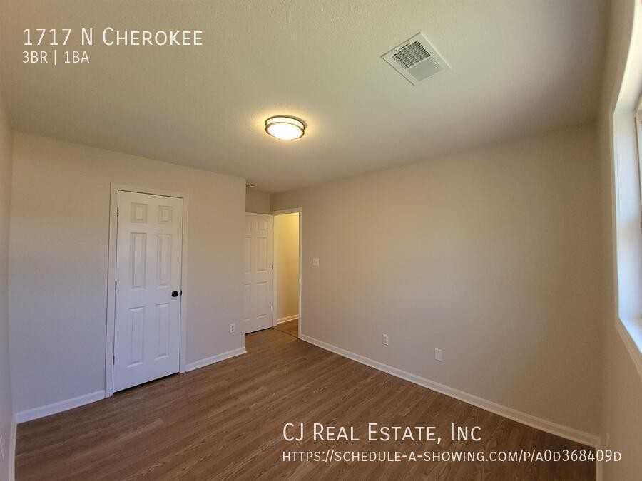 1717 N Cherokee St - Photo 7 of 10