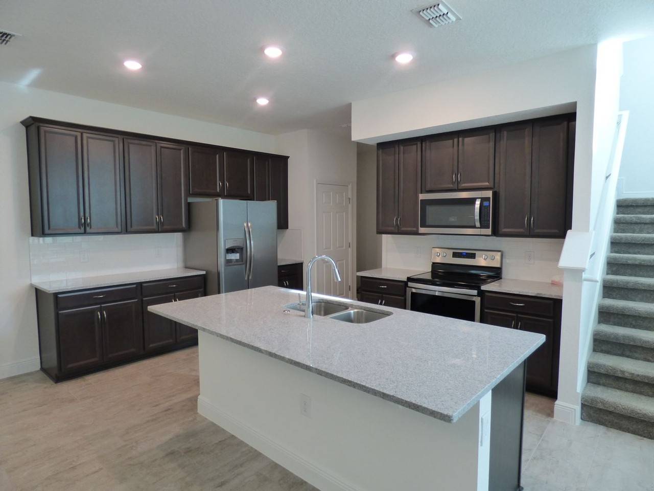 1403 Broad Wing Ln - Photo 2 of 16