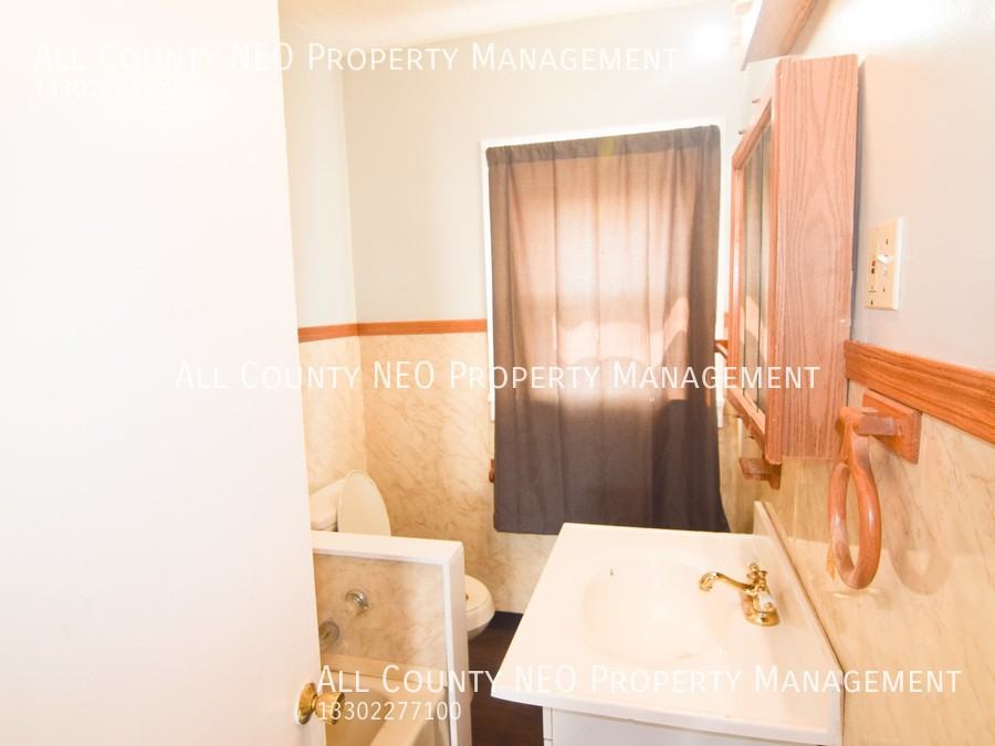 1241 Bedford Ave Sw - Photo 4 of 33