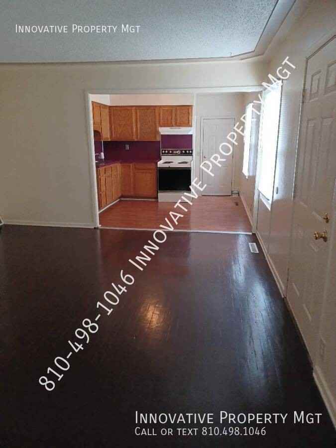 2829 Plainfield Ave - Photo 7 of 39