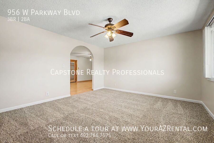956 W Parkway Blvd - Photo 3 of 29